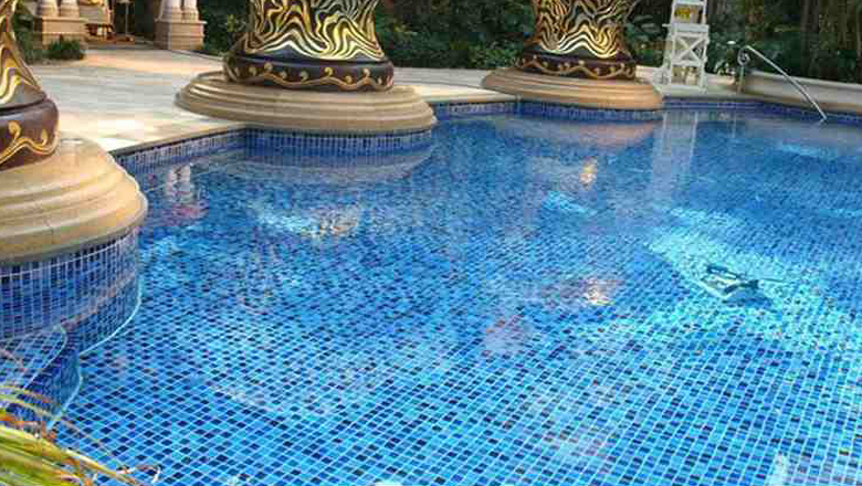 Lợi thế ưu viết của gạch mosaic cho bể bơi
