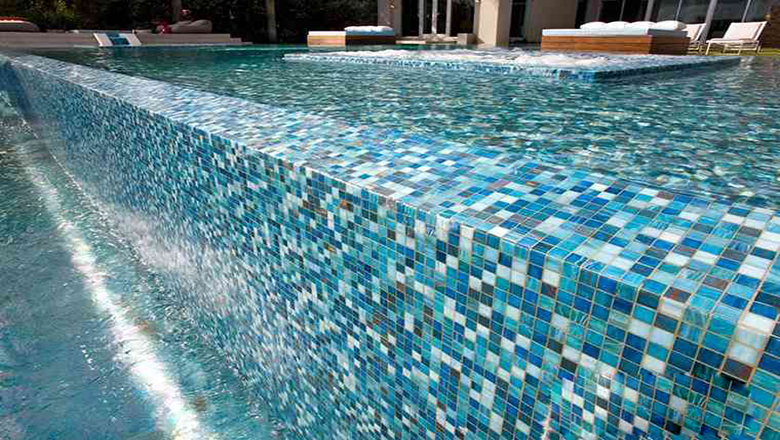 Gạch mosaic bể bơi đa sắc màu