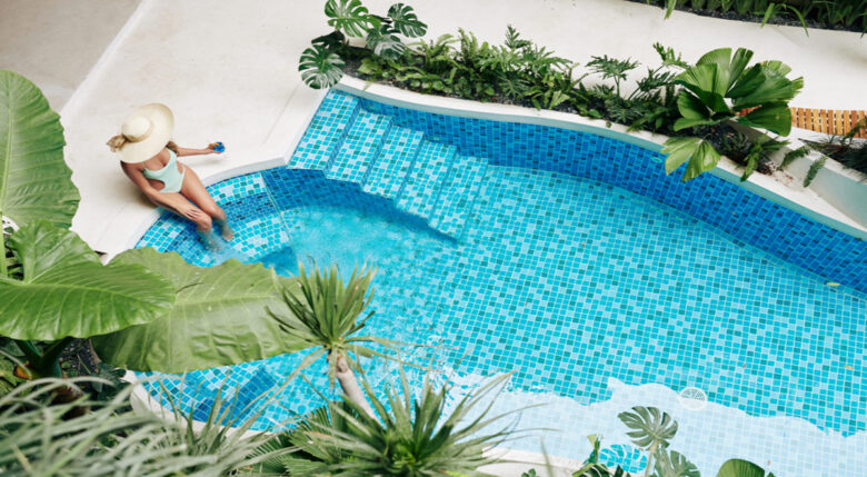 Gạch mosaic ốp hồ bơi